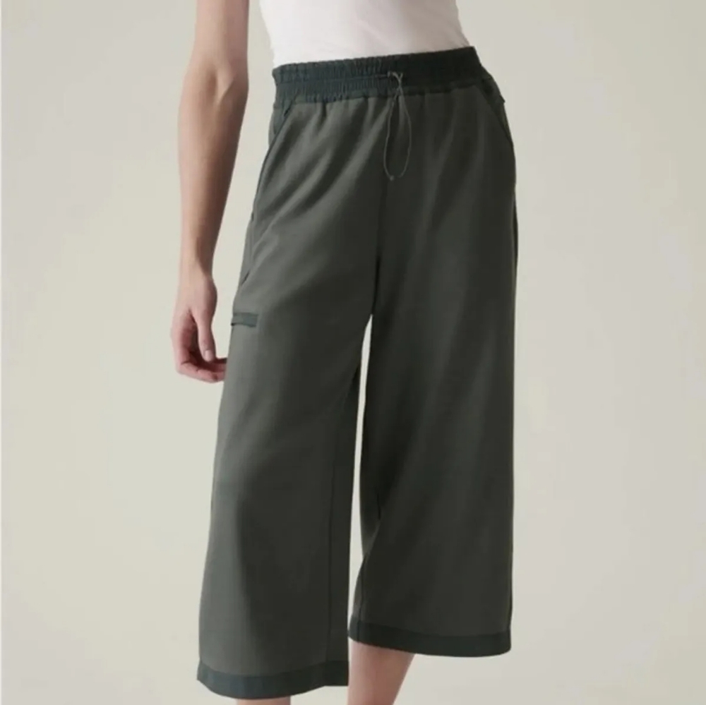 Athleta - triumph hybrid wide leg crop XL